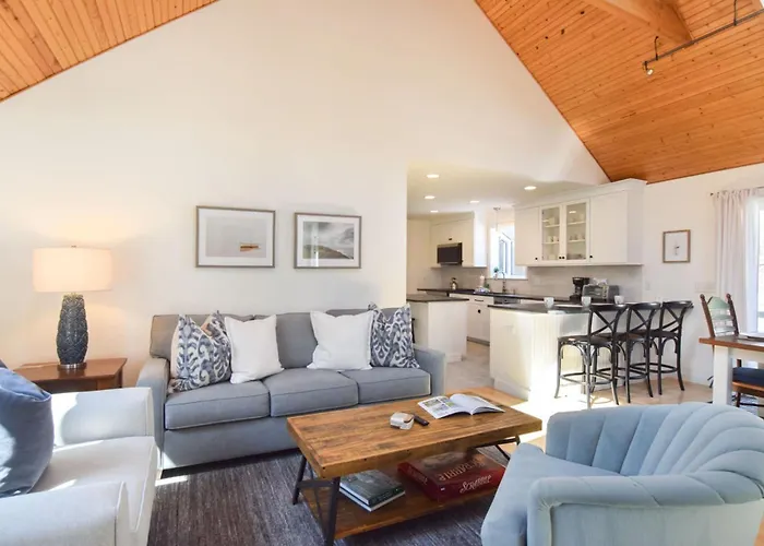 3000 Sq Ft Home With Hot Tub