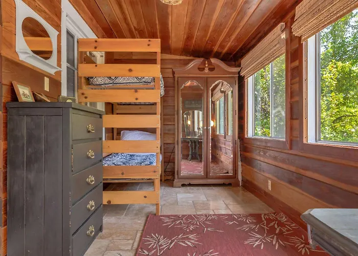 Cozy Riverfront Cabin Just Steps To The Russian River With Beach Access & Wood Stove