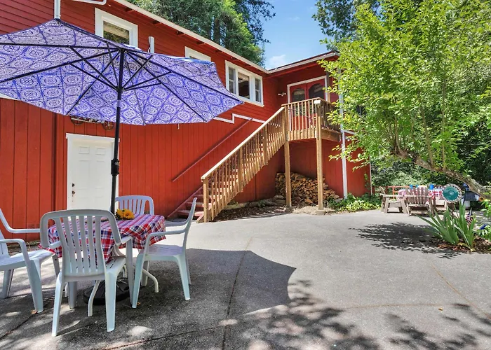Cozy Riverfront Cabin Just Steps To The Russian River With Beach Access & Wood Stove