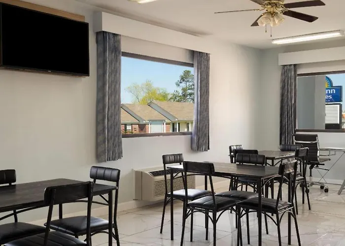 Days Inn & Suites By Wyndham Byram