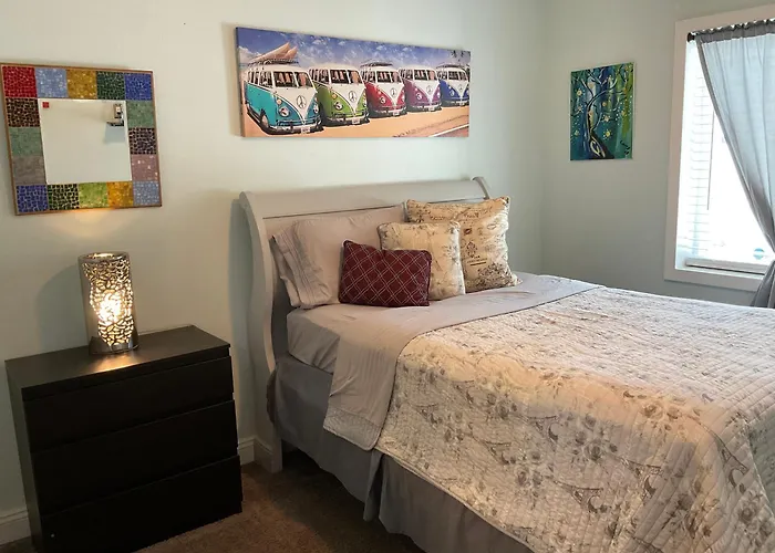 Spacious Ranch 7 Min To Beach/ Airport Pet Friend