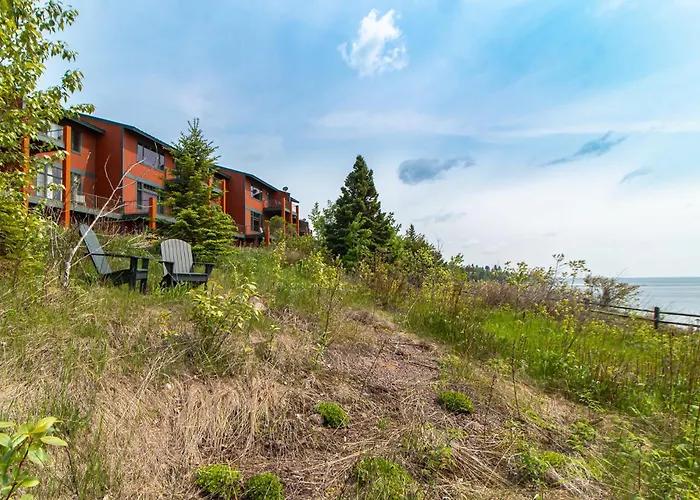 Incredible Views W Garage On Lake And Bike Trail