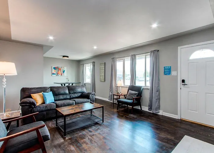 Spacious Family Home In Littleton With Fenced Yard