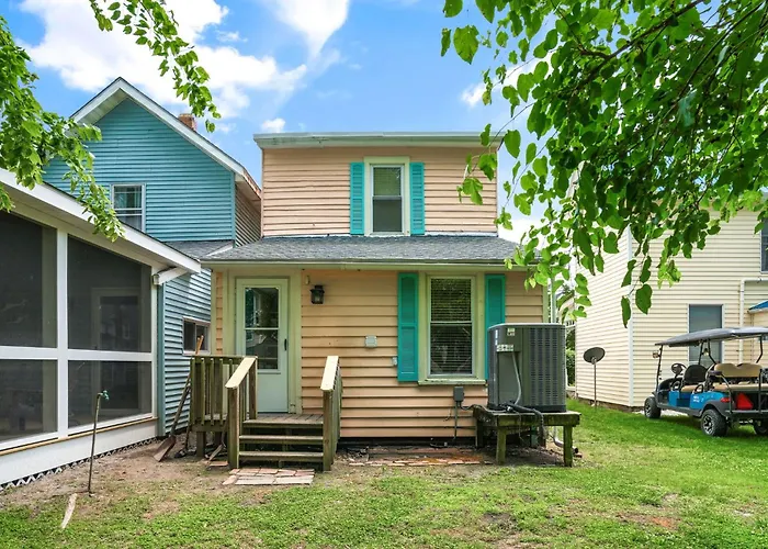 The Beach Peach - Downtown Location With New Charm!