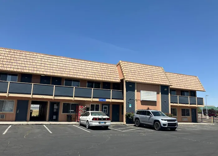 Oasis Inn And Suites