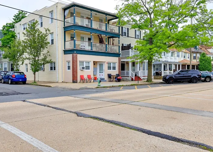 Walk To Downtown & Beach: Ocean Grove Apartment!