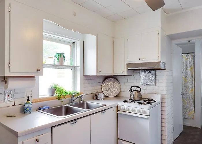 5 Blocks To Beach: Apt W/ Balcony In Ocean Grove!