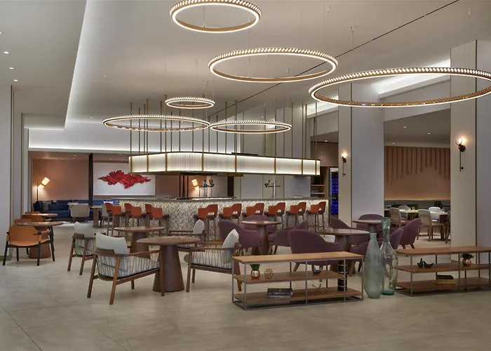 Hilton Toronto Airport Hotel & Suites