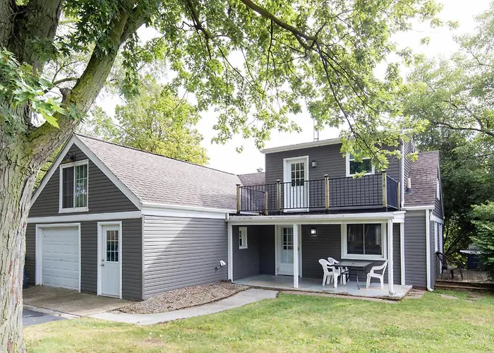Cottage Near Cedar Point & Beach