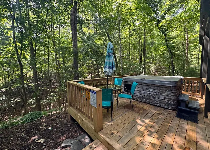 Downward Dog Lodge - Mountain Yoga Retreat, Hot Tub & Pet-Friendly Escape