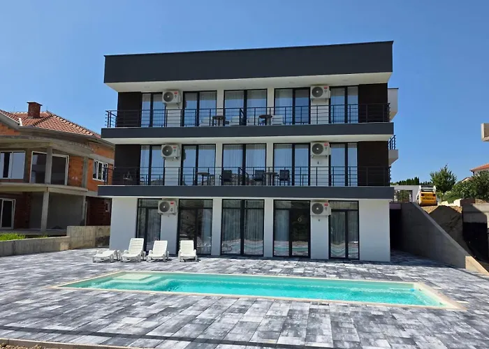 Lakeview Apartments