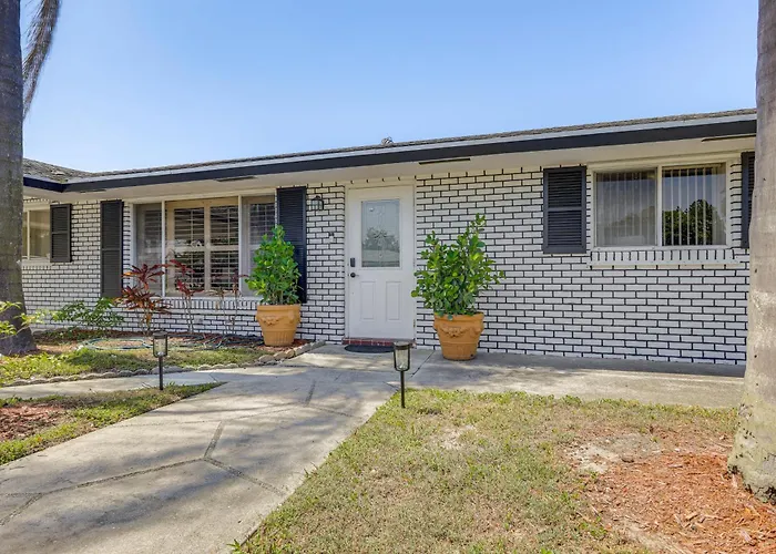 3 Mi To Dtwn: Pet-Friendly Palm Beach Gardens Home