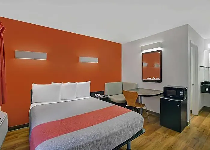 Super 8 By Wyndham Santa Clara