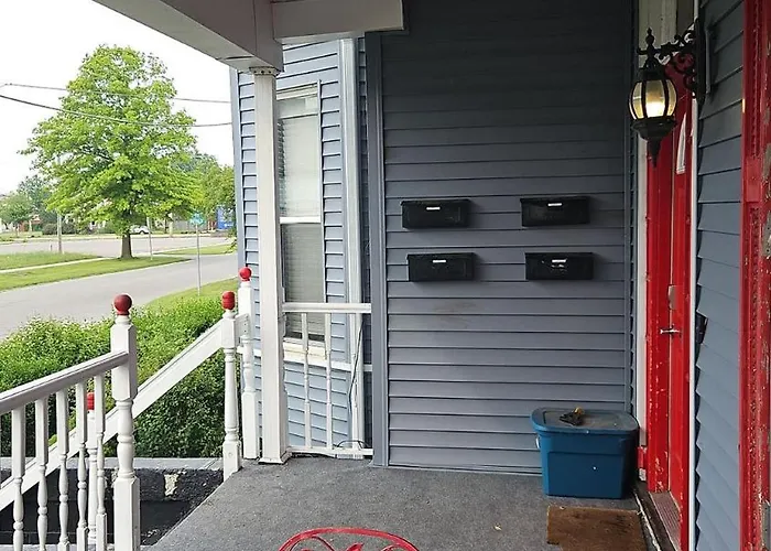 Beautiful Downstairs 1Bed 1Bth Charmer- Pet Friendly