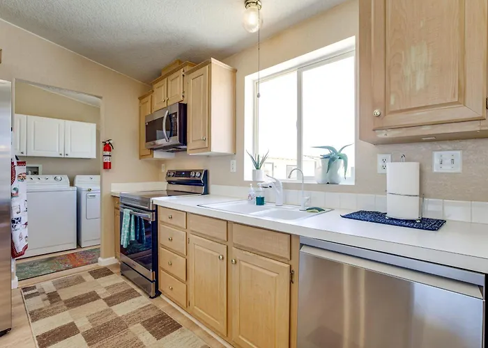 6 Mi To Downtown Pahrump: Scenic Desert Retreat