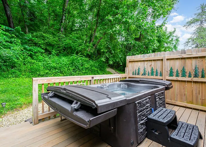 Grey Pines At Hocking Vacations