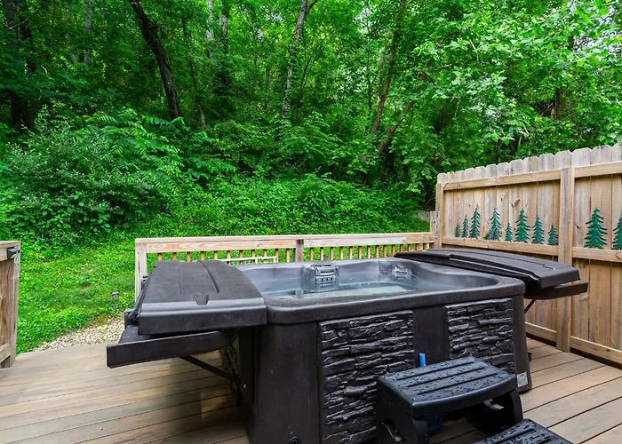 Grey Pines At Hocking Vacations