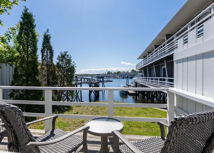 Boothbay Harbor Oceanside Inn