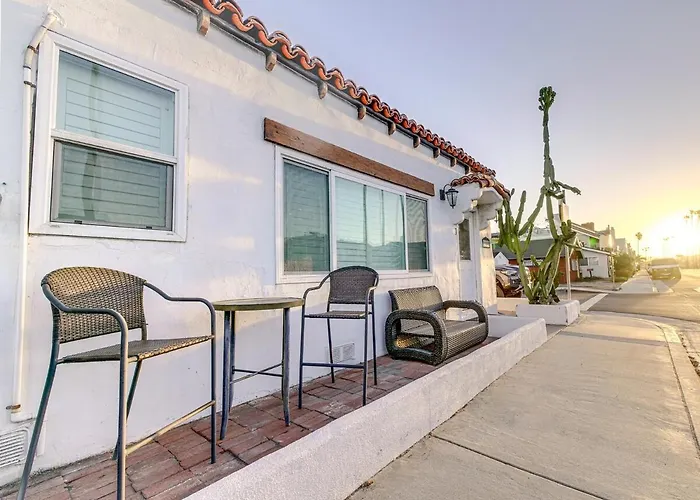 1000#1 Contemporary Home W/ Parking, Grill, & Ac!