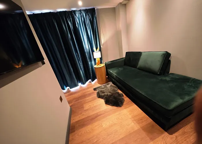 Pinnacle Suites Hotel