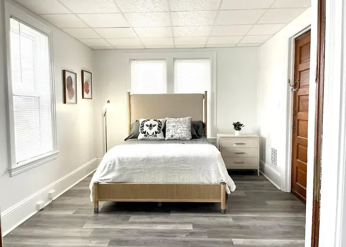 Cozy Lancaster Apartment Near Attractions