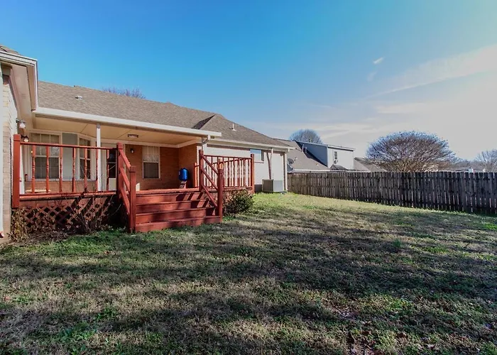 Family & Pet Friendly Oasis - Backyard - Patio