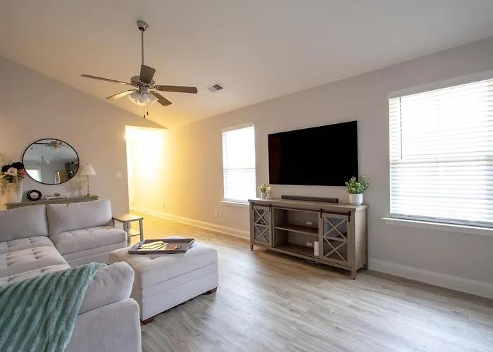 Luxury 5-Star Retreat - Family & Pet Friendly