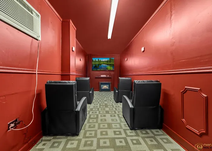 Cozy Evanston Villa With Cinema And Massage Sofa