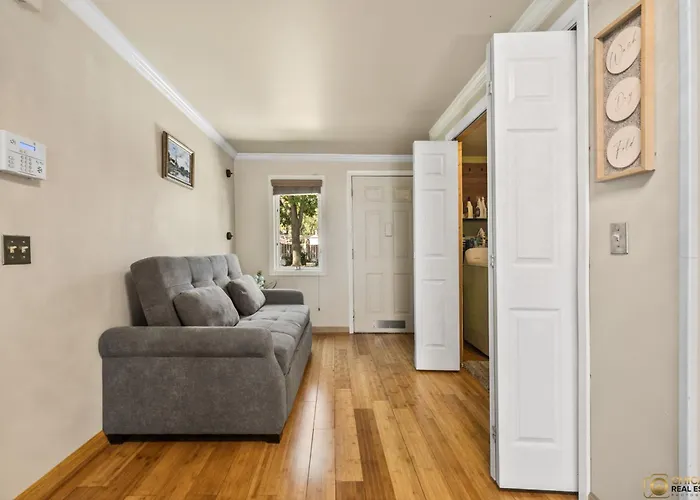Cozy Evanston Villa With Cinema And Massage Sofa