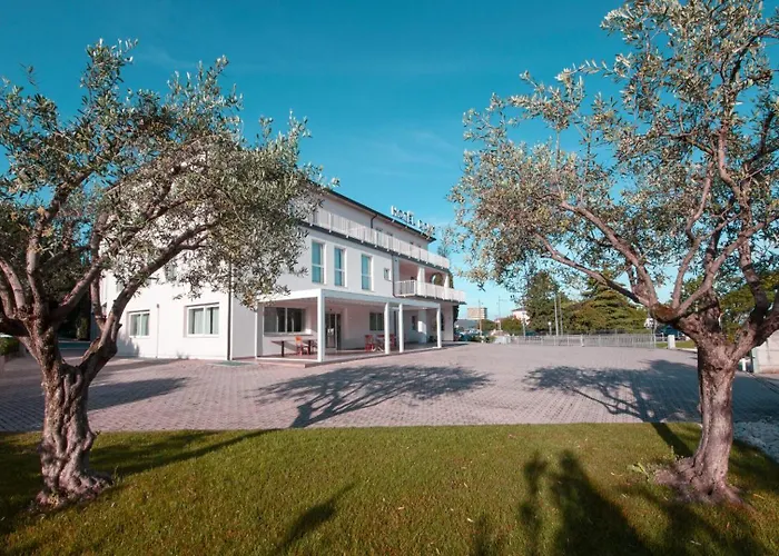 Hotel Dore