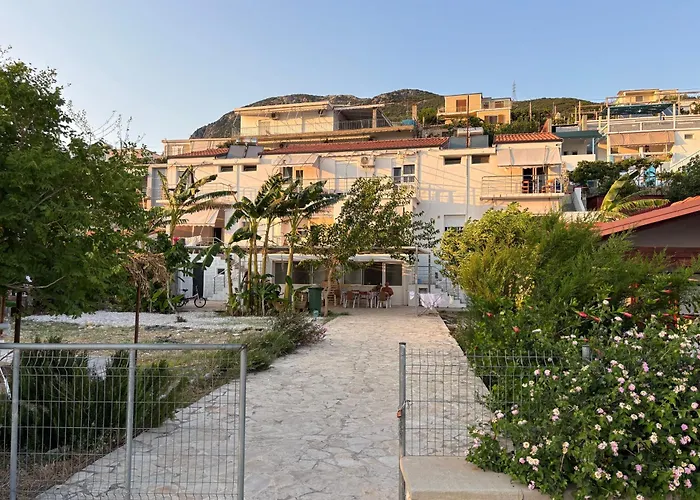 White Marine Hotel