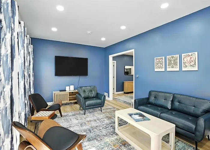 Golden Dunes Stay Valpo 5 Bedroom 3 King Beds, Game Area