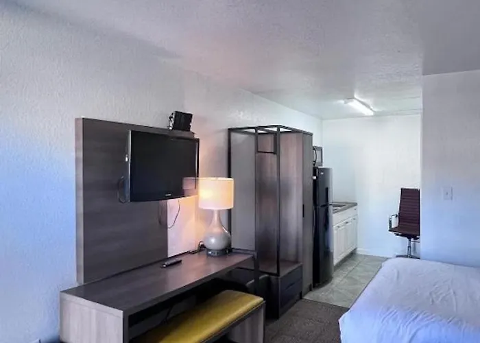Oyo Garden Inn And Suites Pearsall I-35 East
