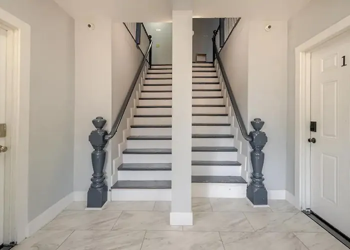 Modern 3-Bdrm Apt In Black Rock