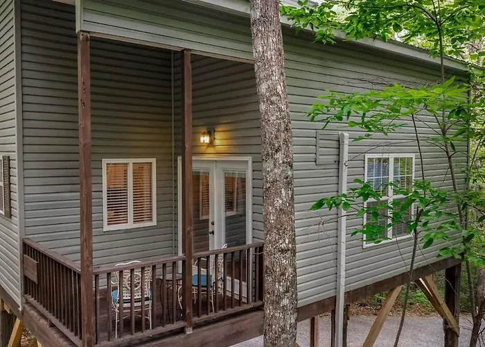 Serenity Escape Treehouse On 14 Acres Near Little River Canyon