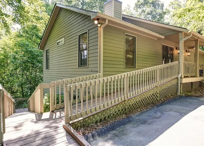 Cozy Retreat With Fireplace, Netflix & Easy Ramp Access - Deer View Retreat