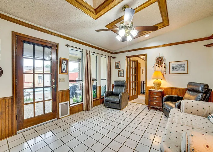 Pet-Friendly Home W/ Pool - 8 Mi To Central Plano!