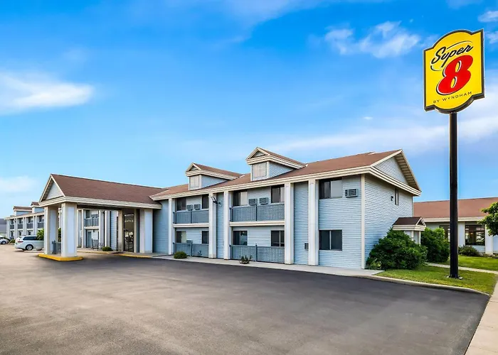 Super 8 By Wyndham La Crosse