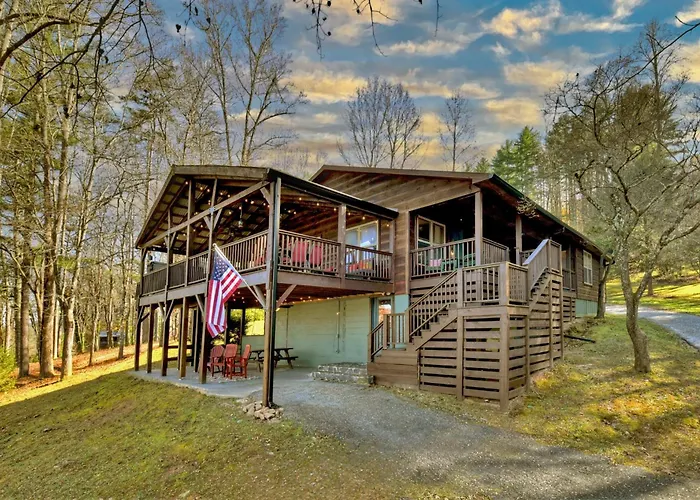 Moon Tower Cabin - Beautiful Water Views Firepit More