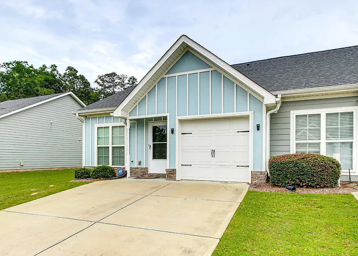 7 Mi To Dtwn Augusta: Townhome Near Shops & Eats!