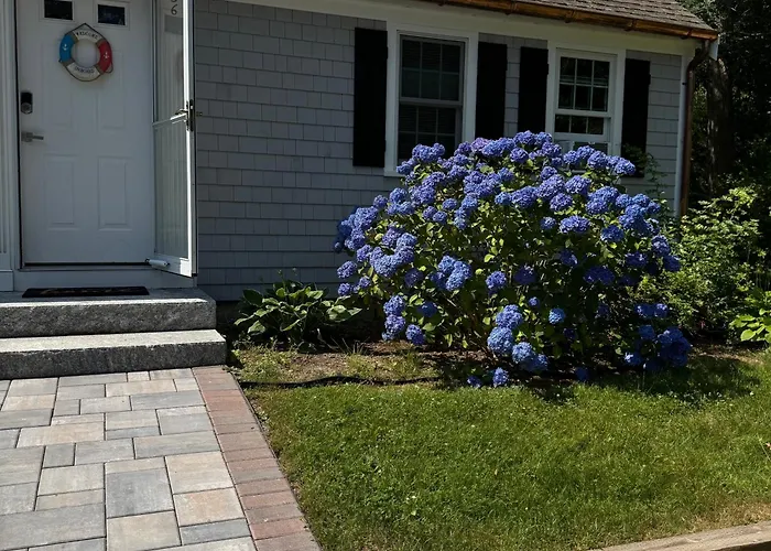 Spacious Renovated In Historic Sandwich