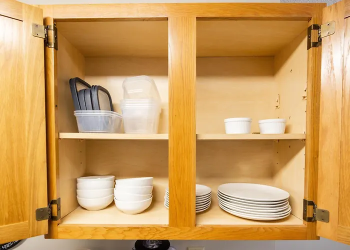 2 Bed 1 Bath In-Unit Laundry, Pet Friendly,Carport