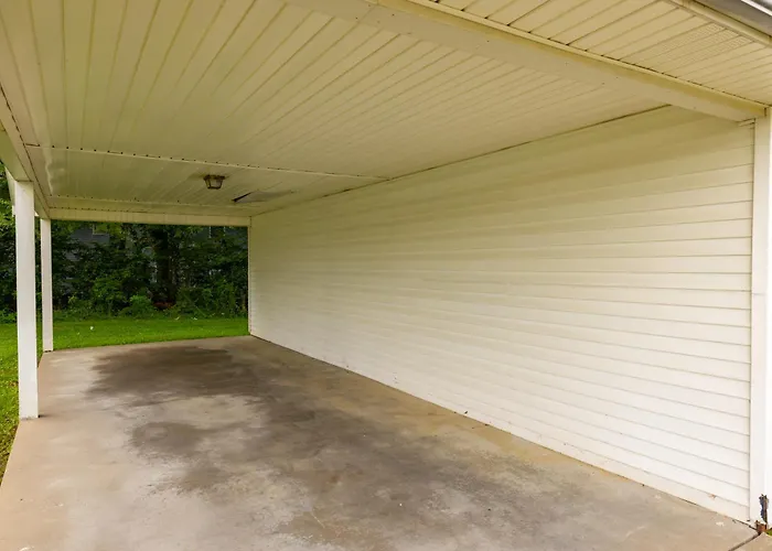 2 Bed 1 Bath In-Unit Laundry, Pet Friendly,Carport