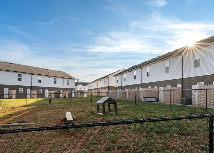 Arte Luxury Townhomes F6 I Comfy 2 Bed 25 Bath