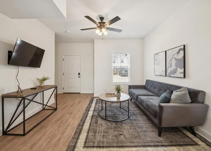 Arte Luxury Townhomes K3 I Comfy 2 Bed 25 Bath