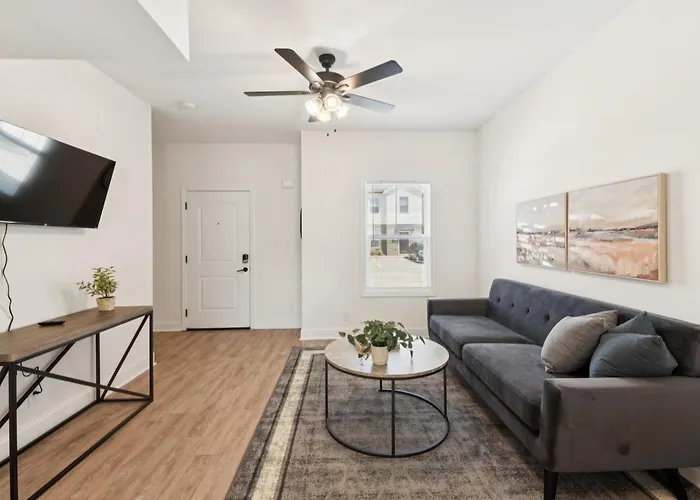 Arte Luxury Townhomes E2 I Comfy 2 Bed 25 Bath