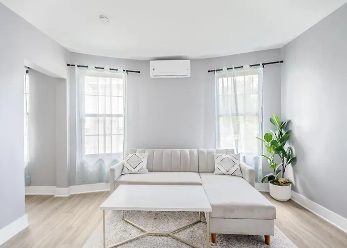 3 Bedrm Apt At Black Rock Suites