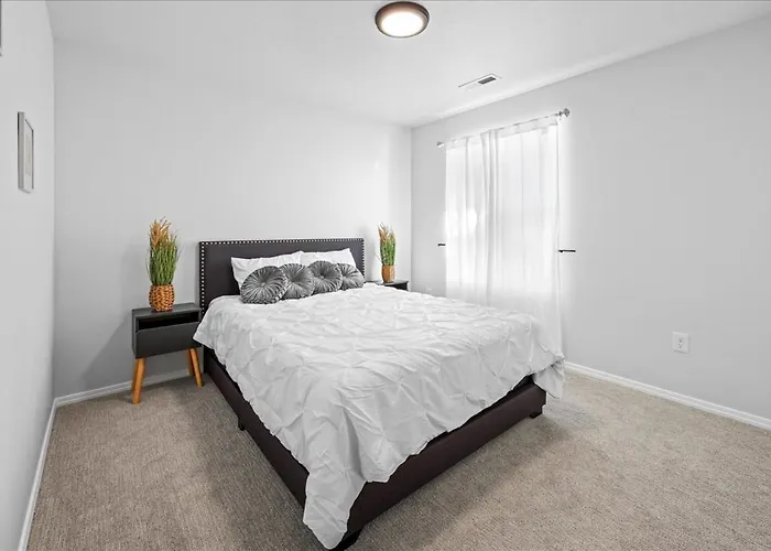 Heart Of Caldwell- Hottub-Fenced Yard- Spacious