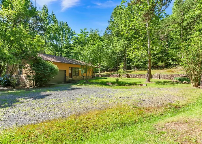Shangri-La ! A Serene Retreat - Direct Access To Trails Just 7 Miles Drive !!