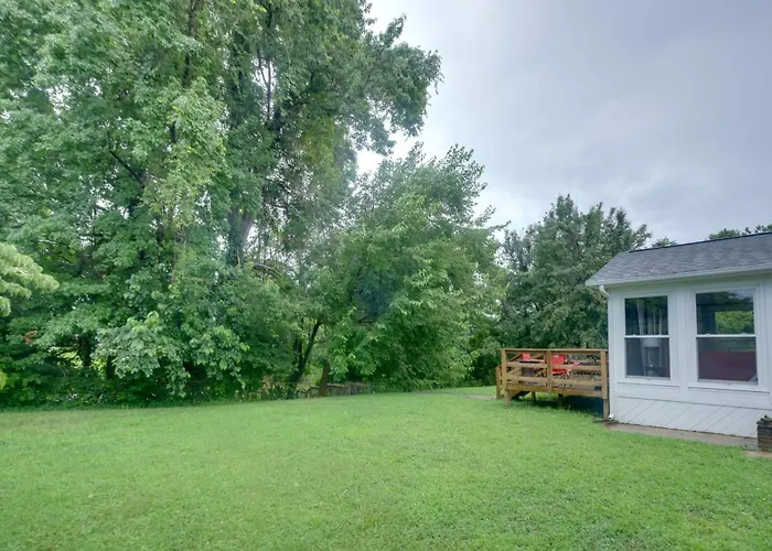 Fish, Relax & Enjoy Lake Views: Colonial Beach Gem